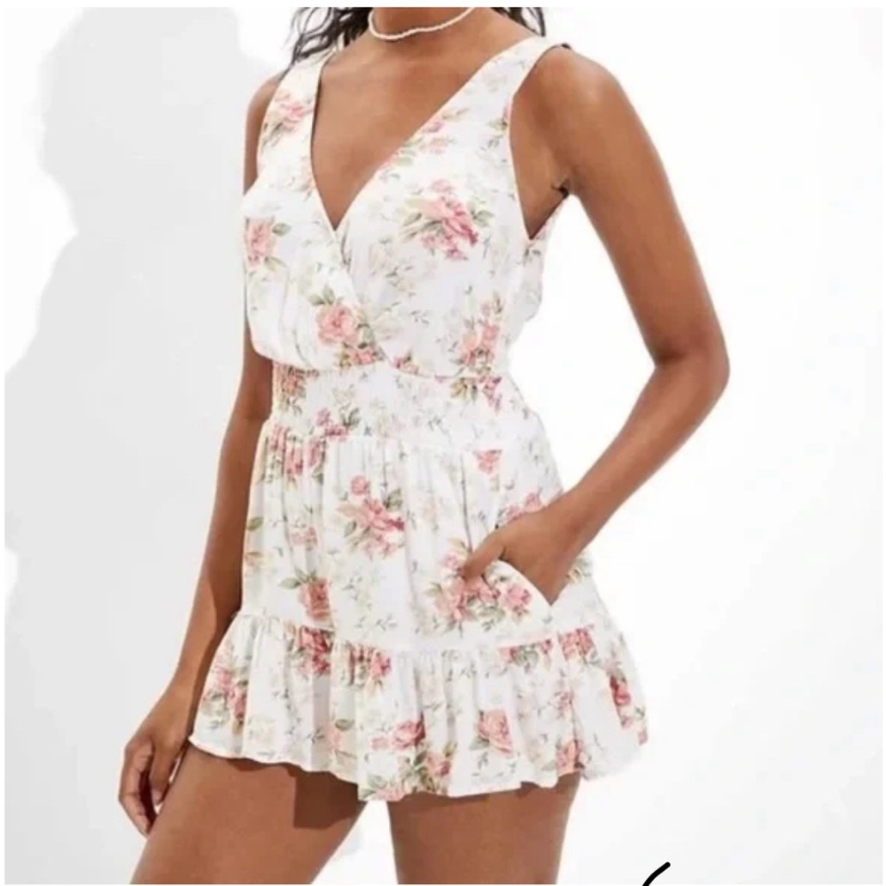 AMERICAN EAGLE White Floral Sleeveless V-Neck Romper size large
